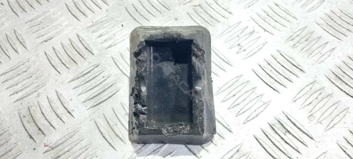 Заглушка домкрата 8204244B