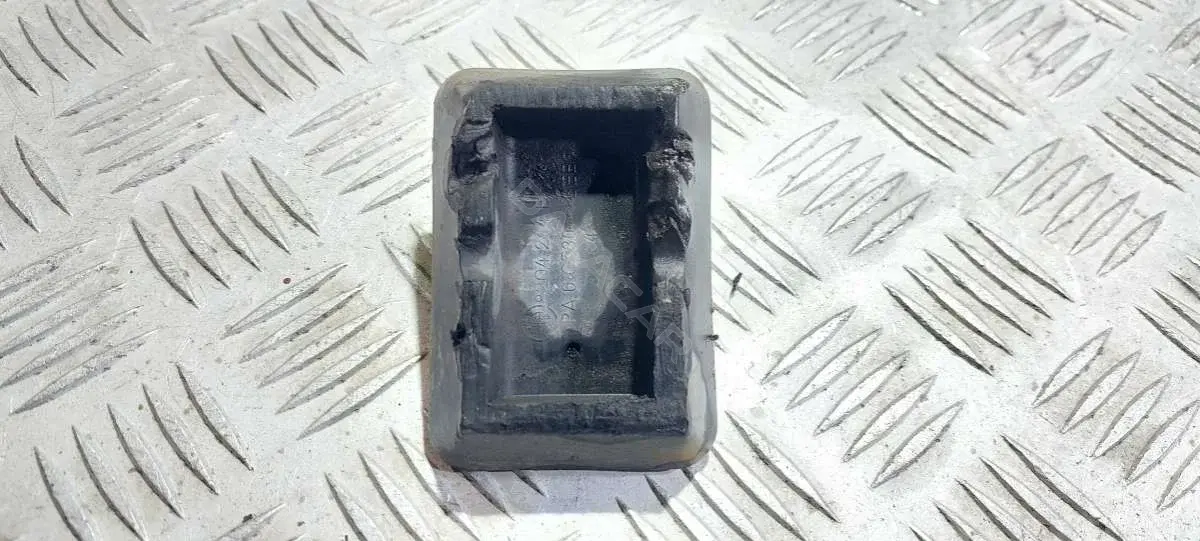 Заглушка домкрата 8204244B