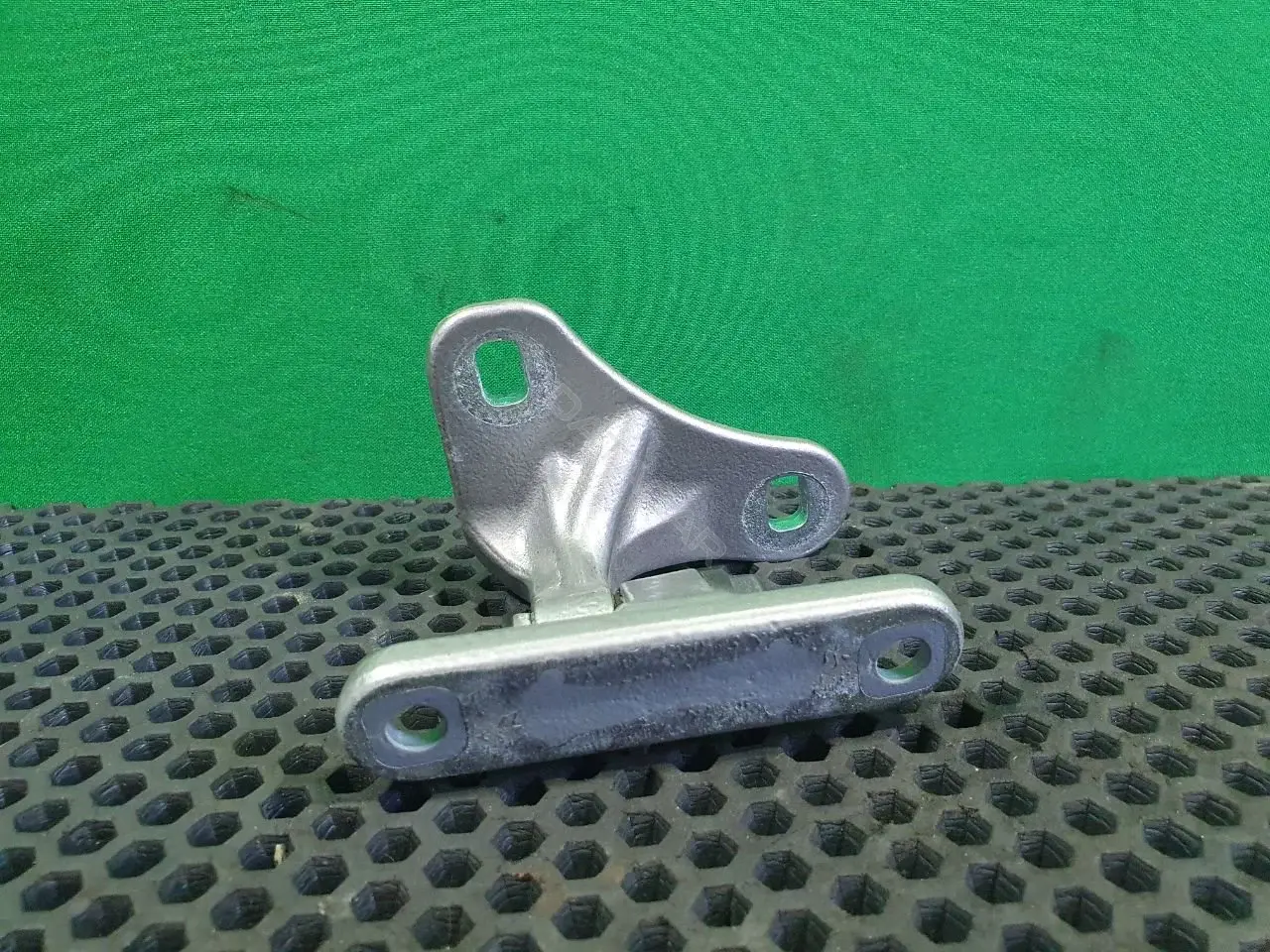Петля двери ISE0504