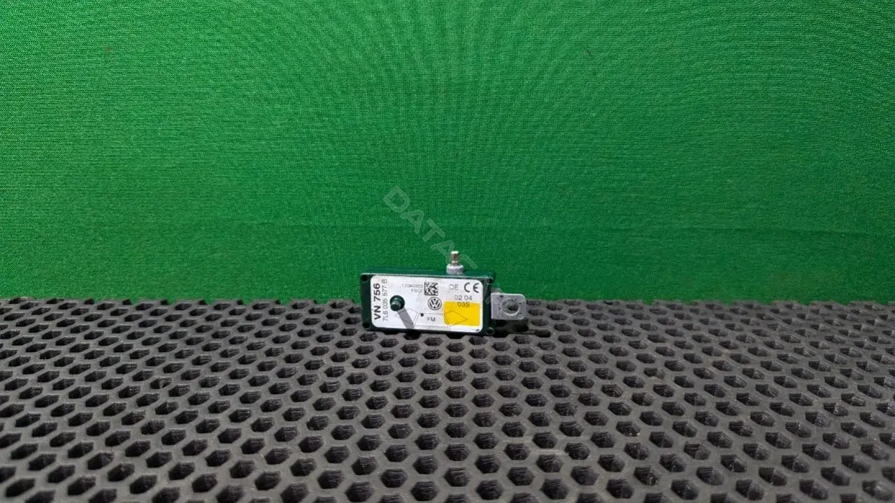 Усилитель антенны 7L6 035 577 B