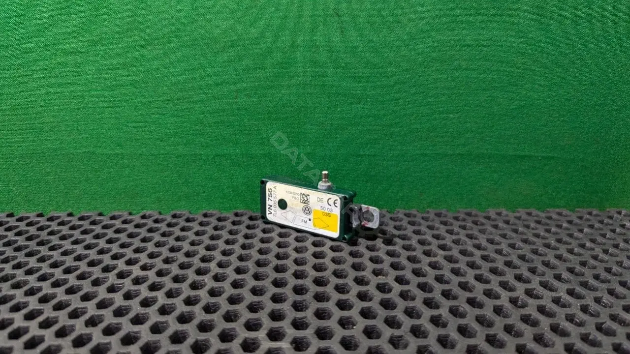 Усилитель антенны 7L6 035 577 A