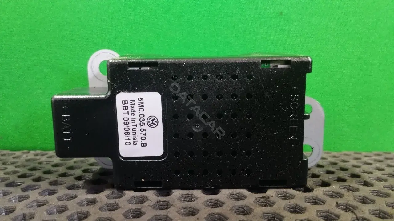 Усилитель антенны 5M0 035 570 B