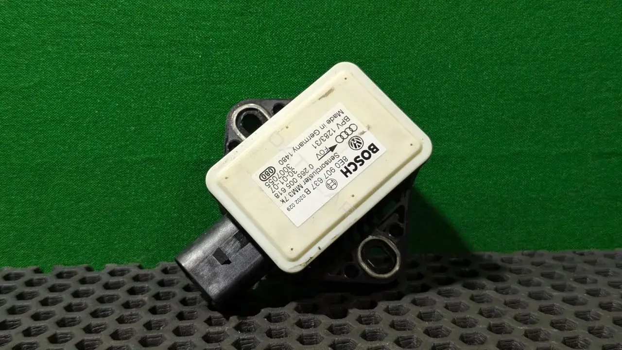 Датчик ускорения 0 265 005 618, 8E0 907 637 B