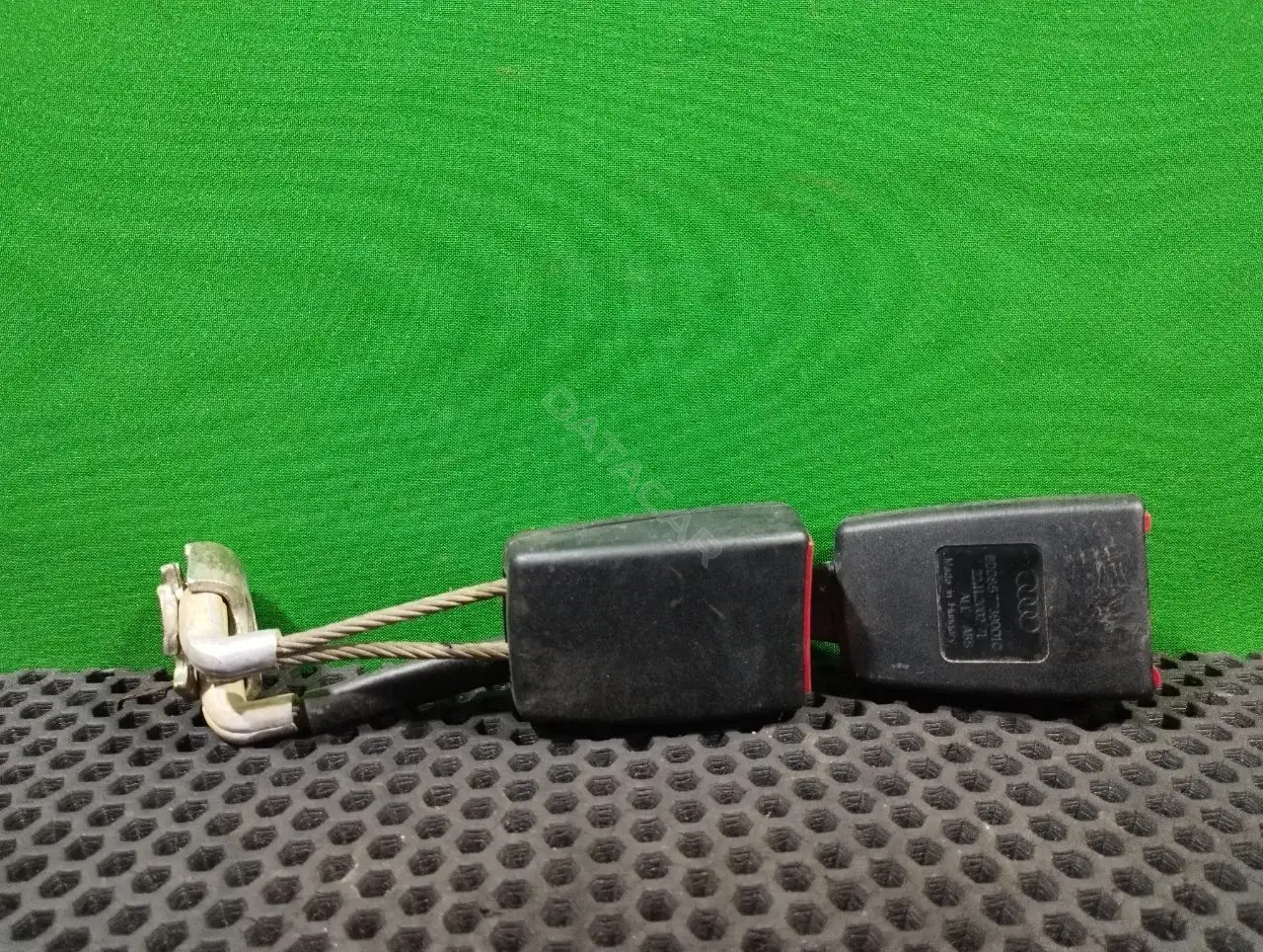 Замок ремня безопасности 8D0857739D