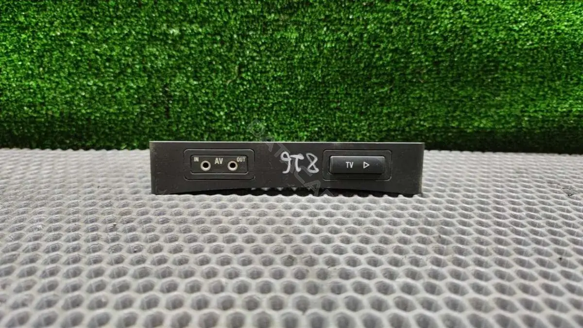 Разъем AUX / USB 8368345, 8368346