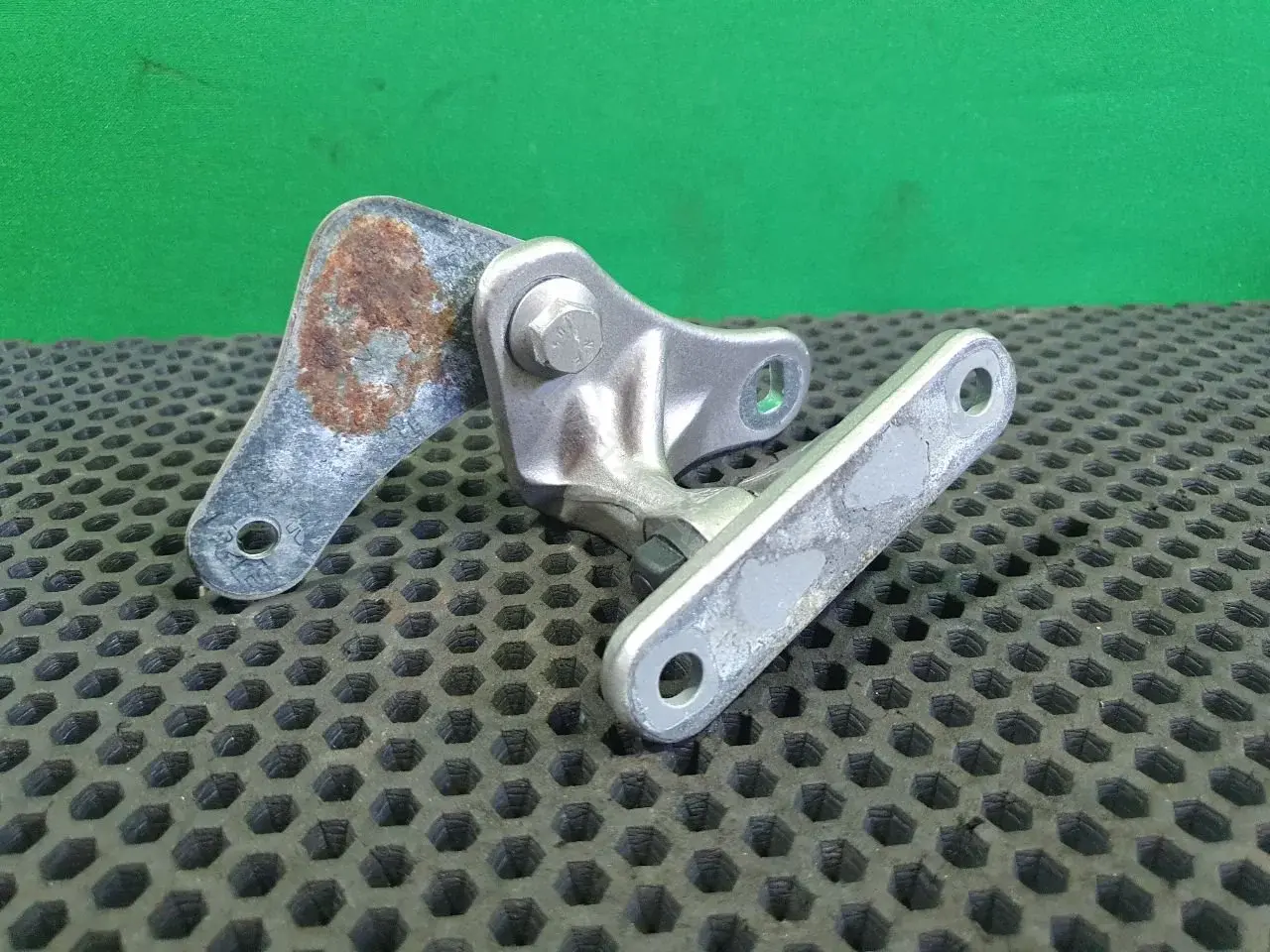 Петля двери ISE0504 F
