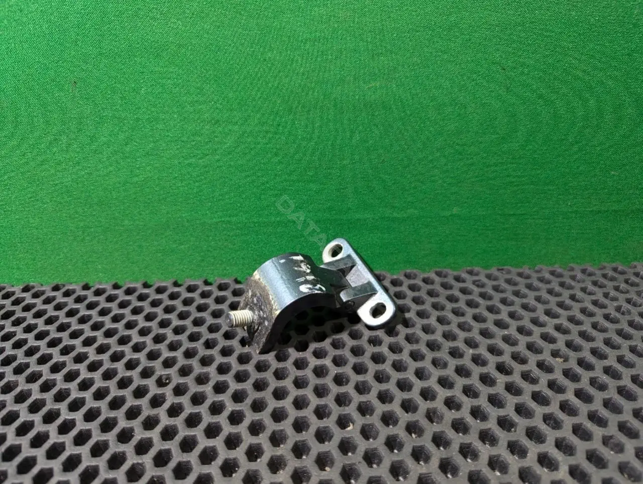 Петля крышки багажника 1J9827301
