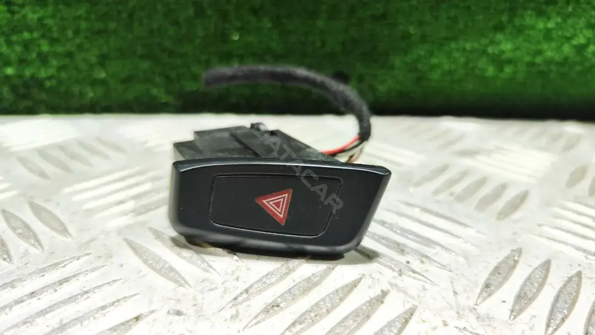 Кнопка аварийки 8K1941509