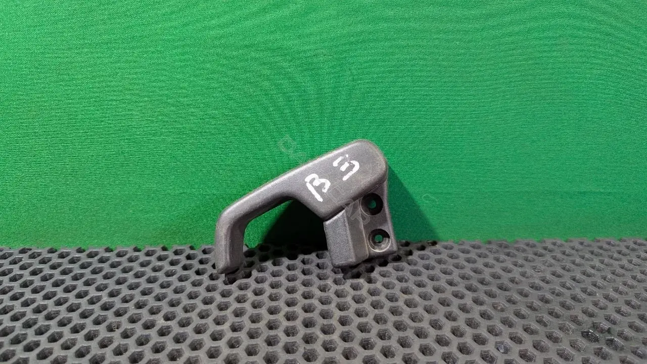 Ручка открывания капота 357 823 533