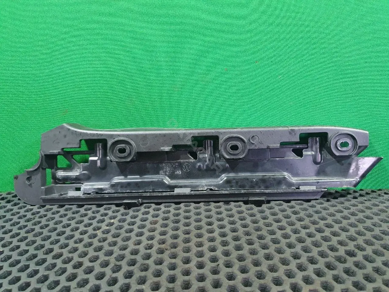 Кронштейн-направляющая бампера 1T0 807 050, 1T0 807 936