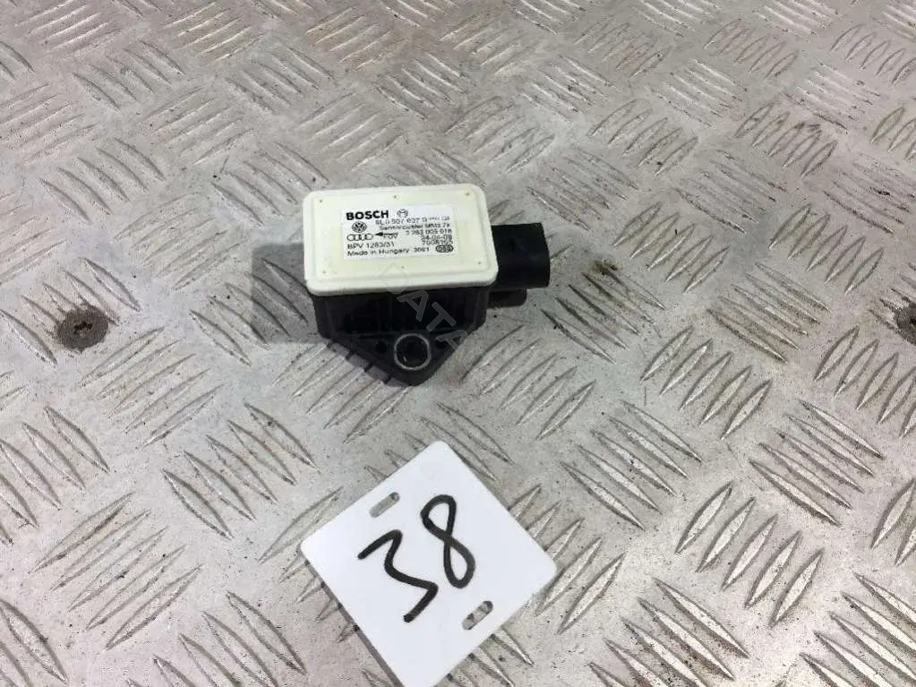 Датчик ускорения 8E0907637B