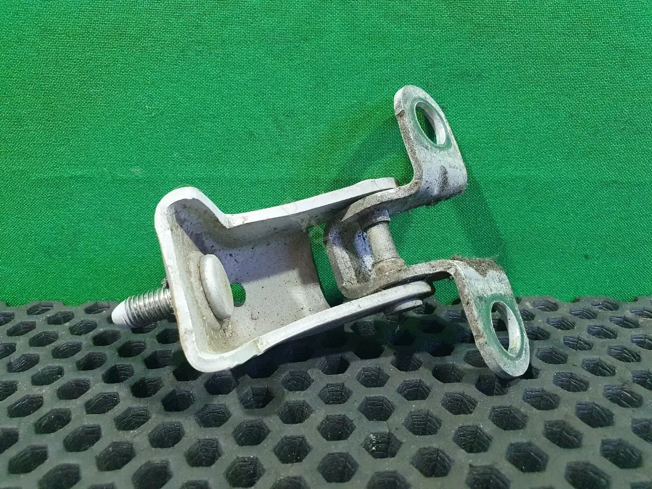 Петля крышки багажника 9801087880