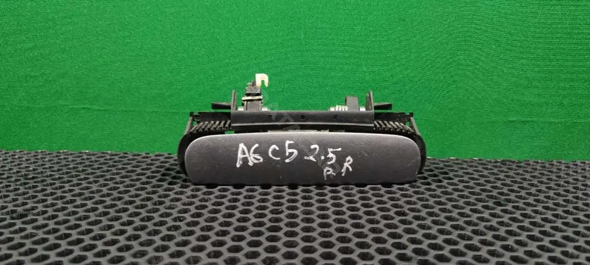 Ручка двери 4B0 839 885