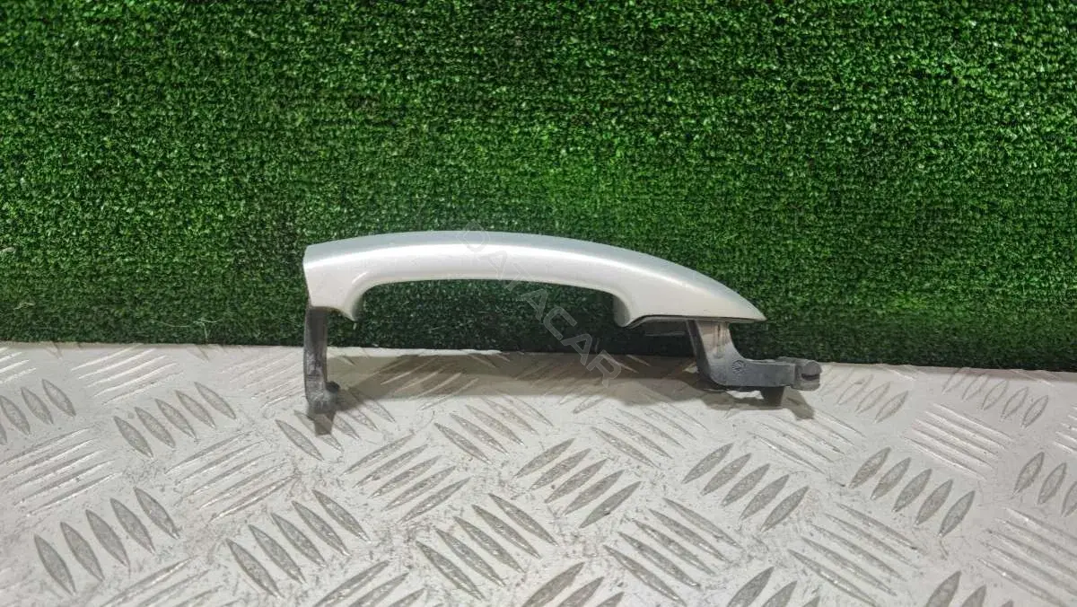 Ручка двери 3C0 837 210