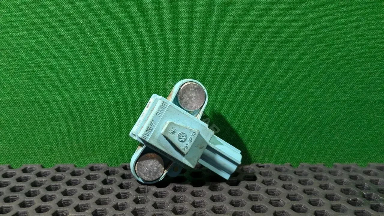 Датчик удара 4F0 955 557