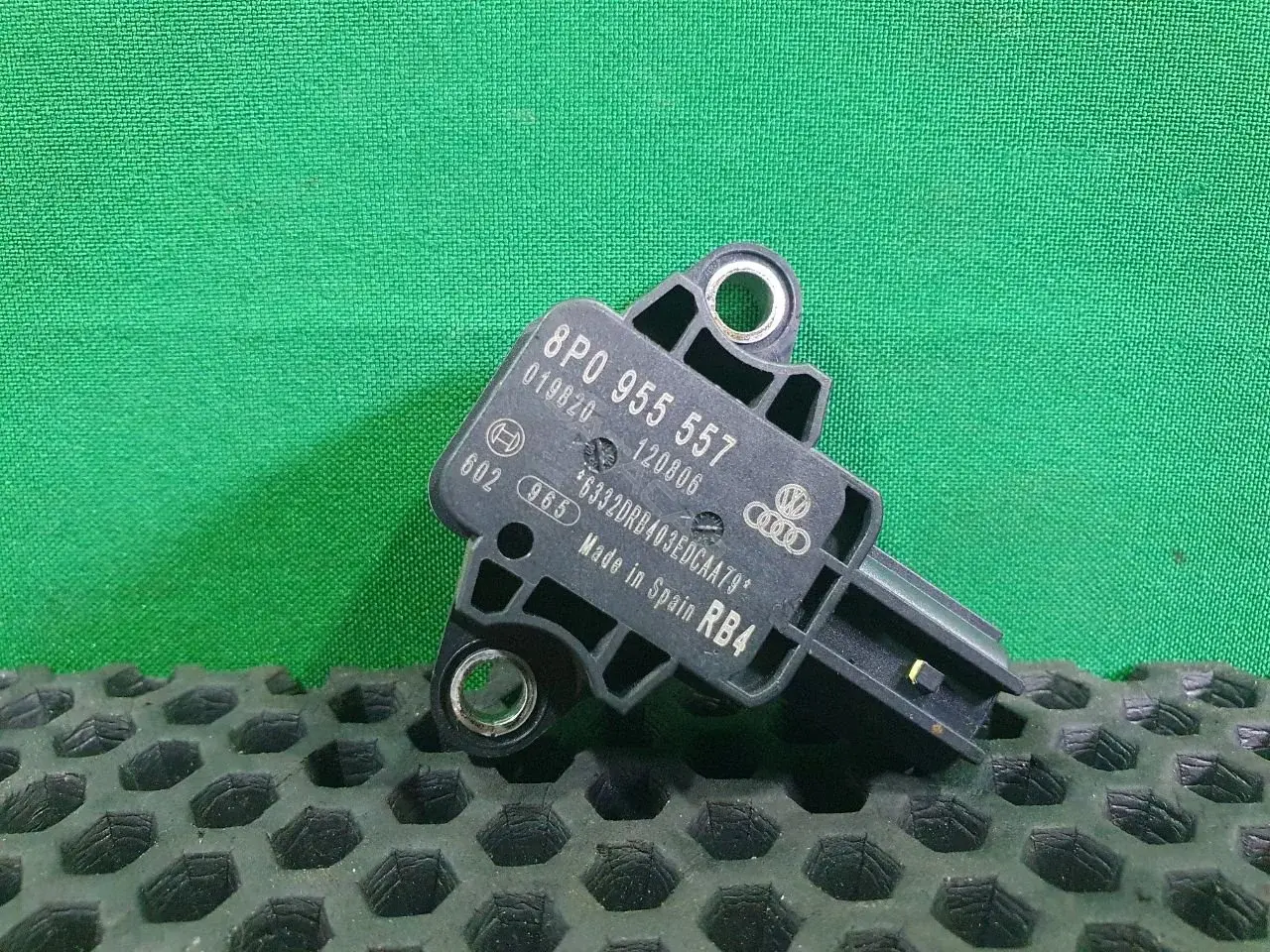 Датчик удара 8P0955557