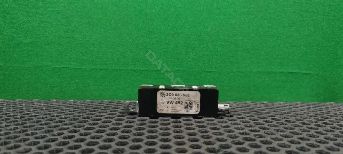 Усилитель антенны 3C9 035 552