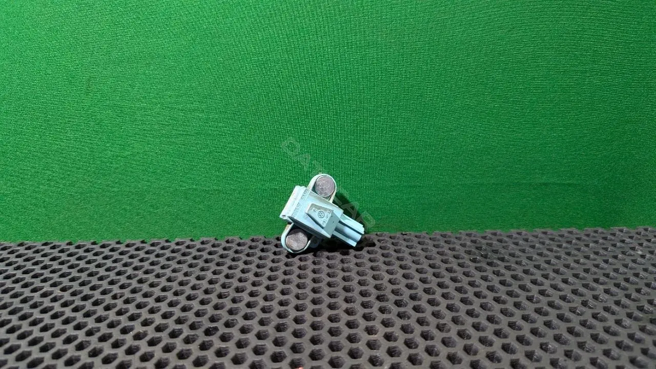 Датчик удара 4F0 955 557