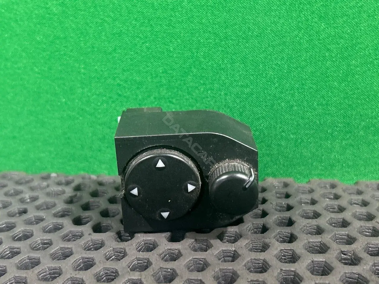 Джойстик регулировки зеркал 8D0959565