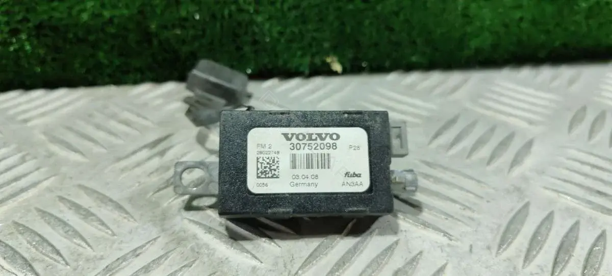 Усилитель антенны 30752098