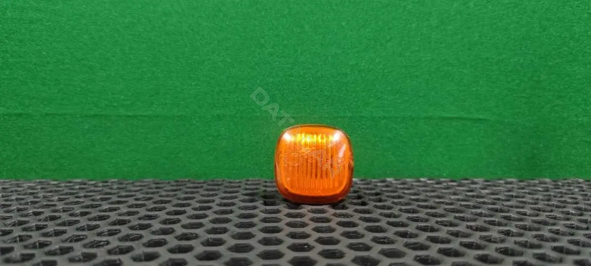 Повторитель передний 4D0949101