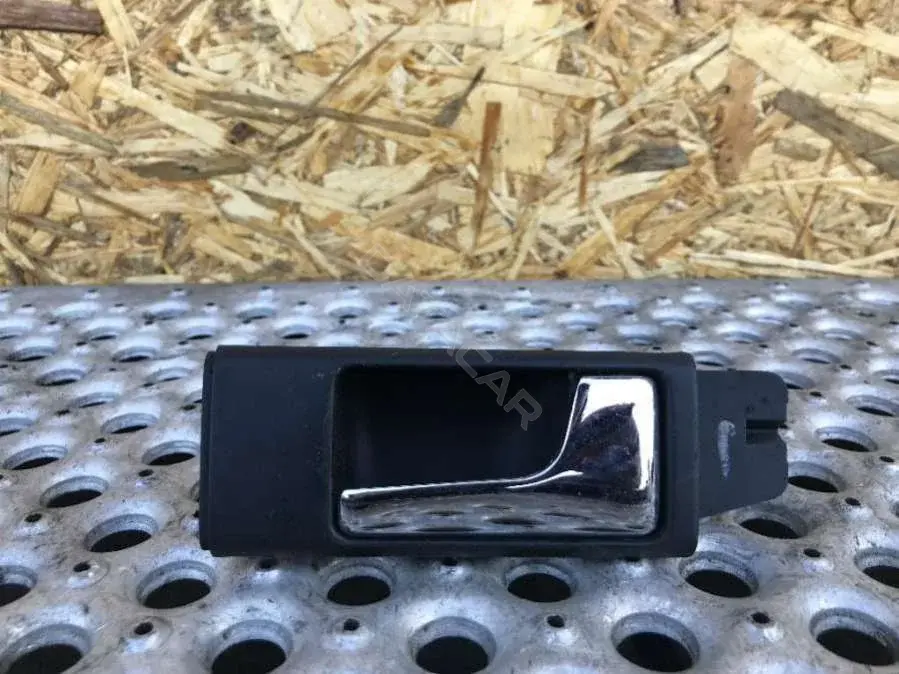 Ручка двери 4A0 837 020
