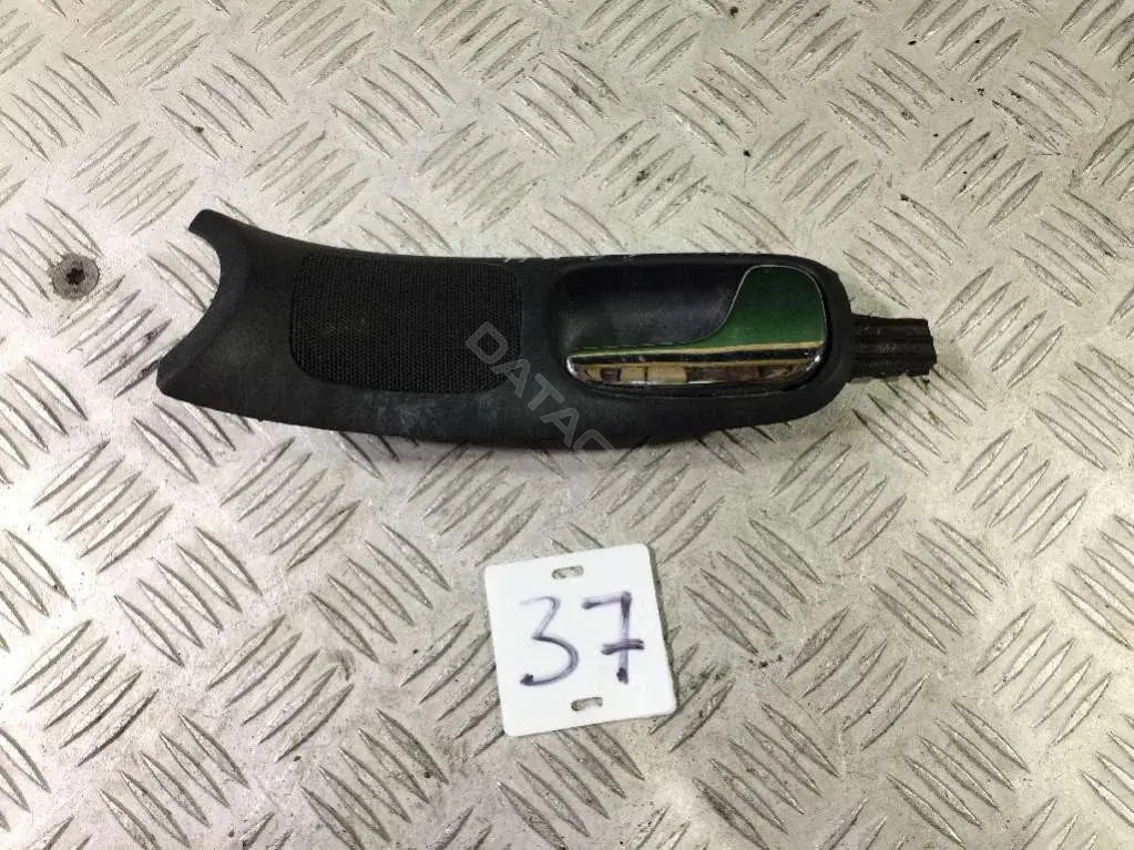 Ручка двери 8D0837020
