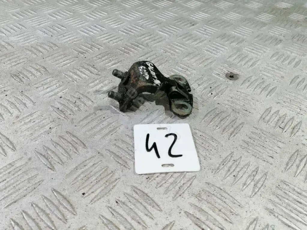 Петля крышки багажника 7M0827301B
