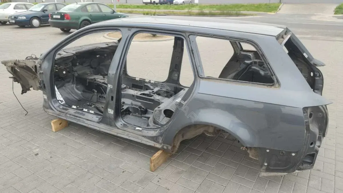 Четверть задняя левая 82272536