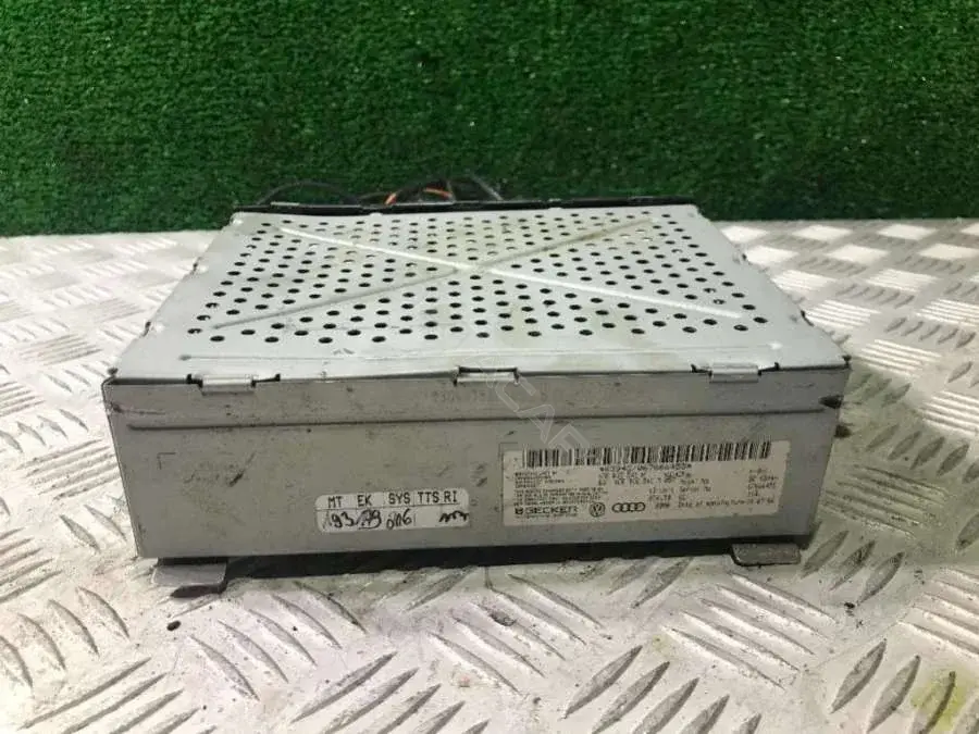 Усилитель музыкальный 4E0 910 541 M, 4F0 035 541 H