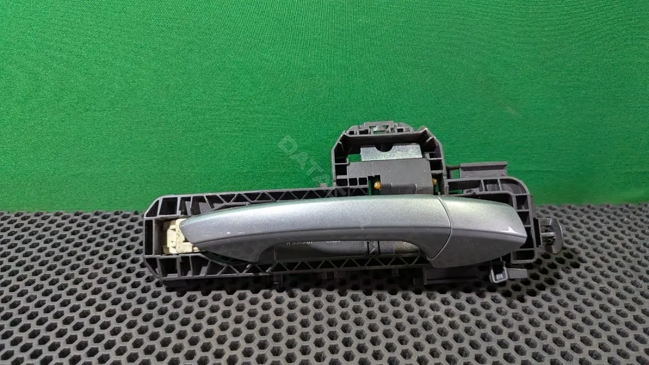 Ручка двери A 204 760 16 34