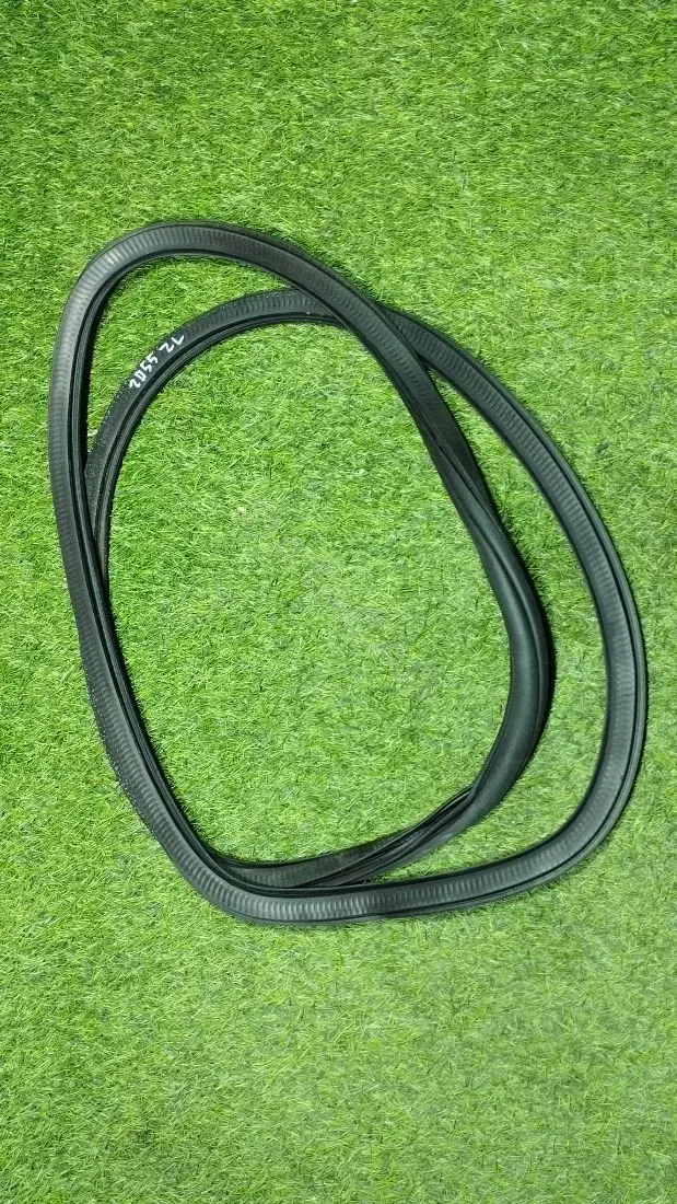 Уплотнитель двери 6R6867911