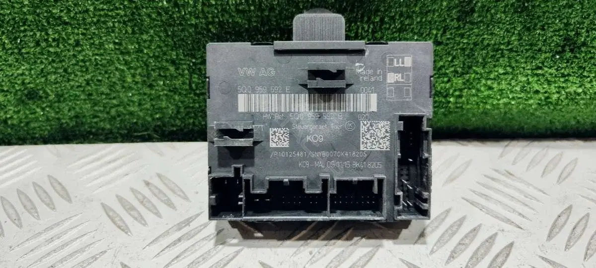 Блок управления двери 5Q0959592B