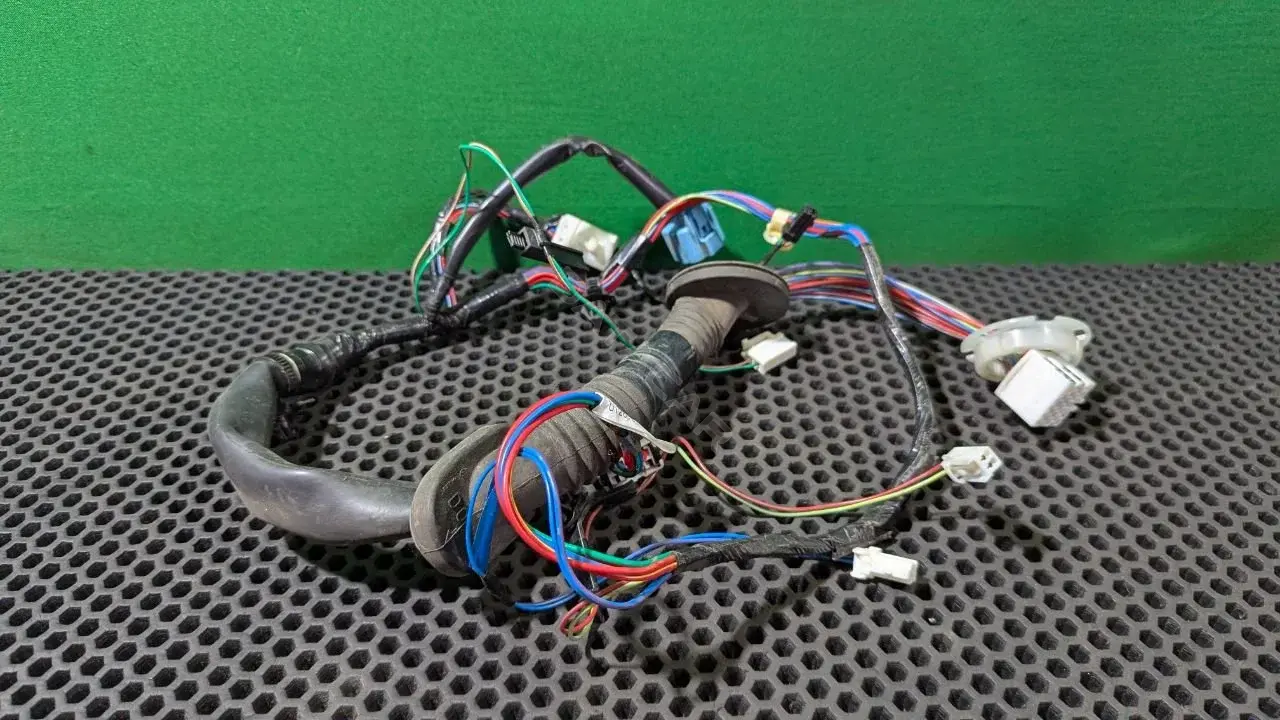 Проводка двери 81821SC270