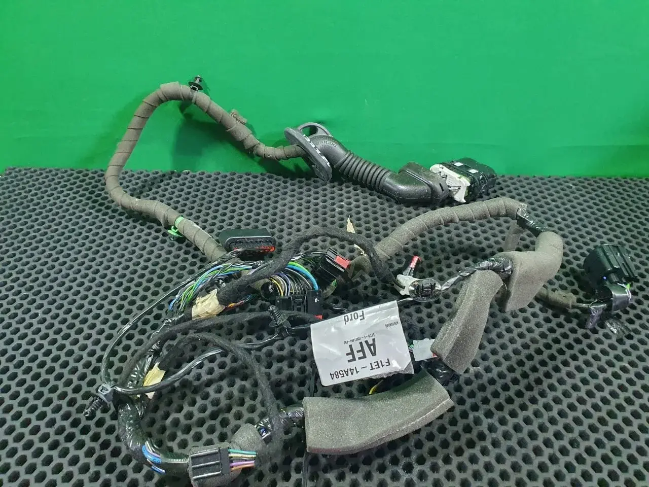 Проводка двери F1ET14A584