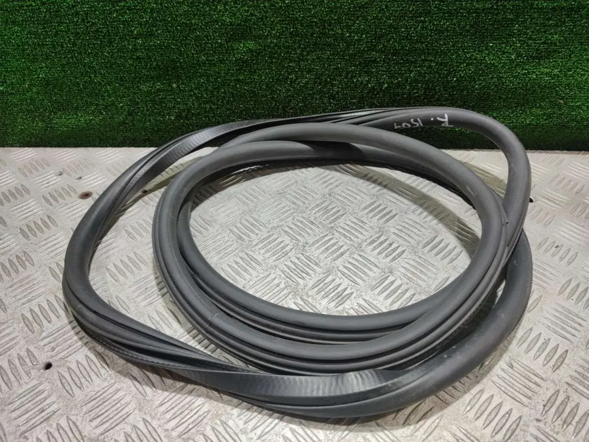 Уплотнитель двери 1Z9 867 365 F