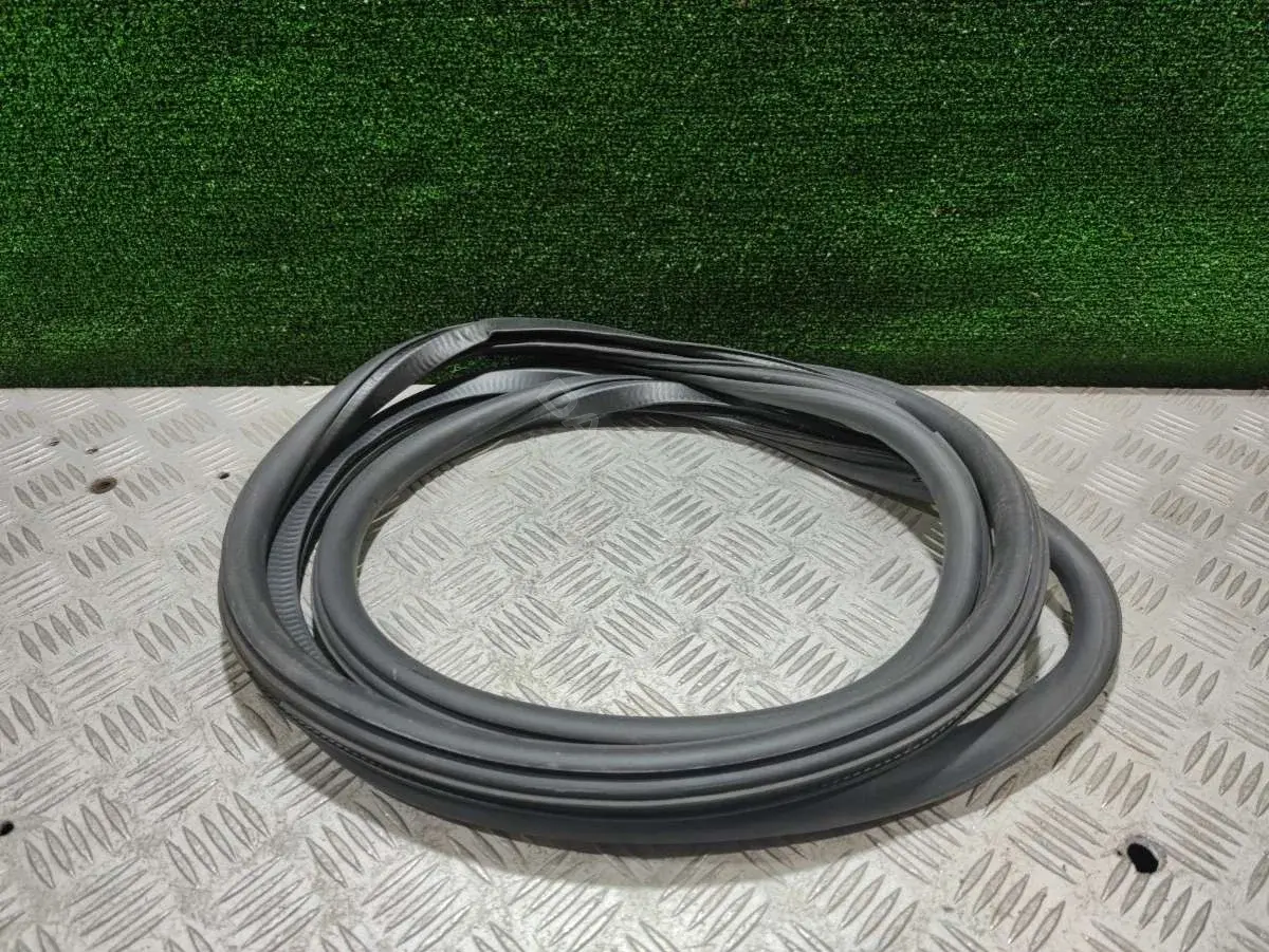 Уплотнитель двери 1Z9 867 365 F