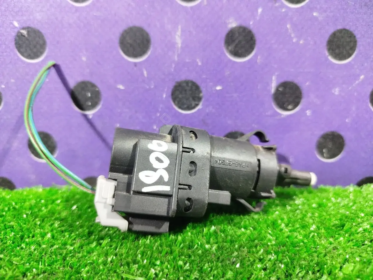 Датчик стоп сигнала 3M5T-13480-AC, PA6-GF30
