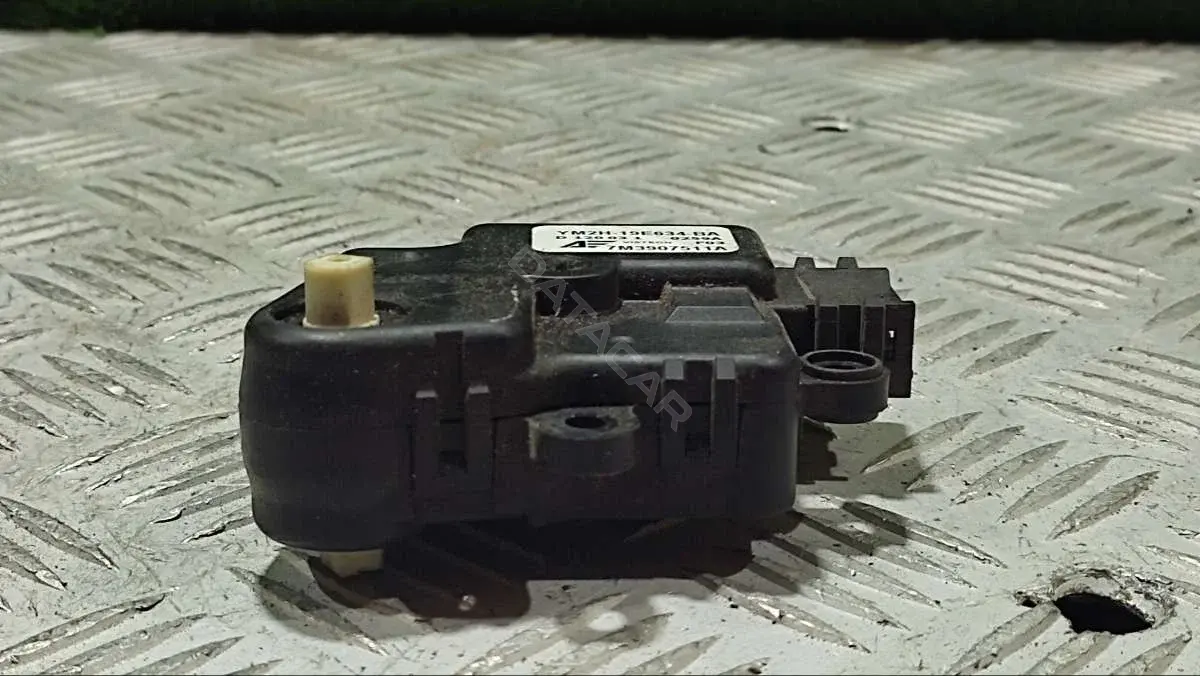 Мотор заслонки печки 7M3907511A