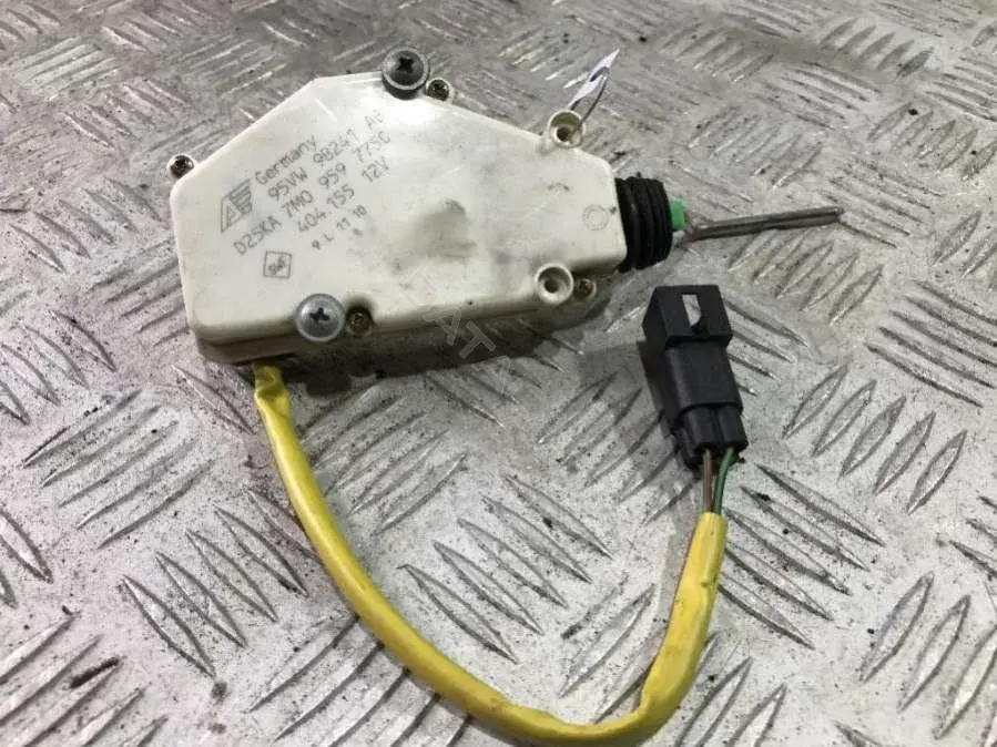 Замок лючка топливного бака 7M0 959 775C