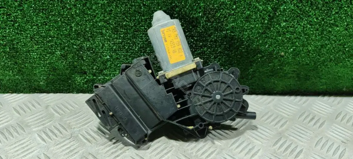 Моторчик стеклоподъемник 7M0959802A