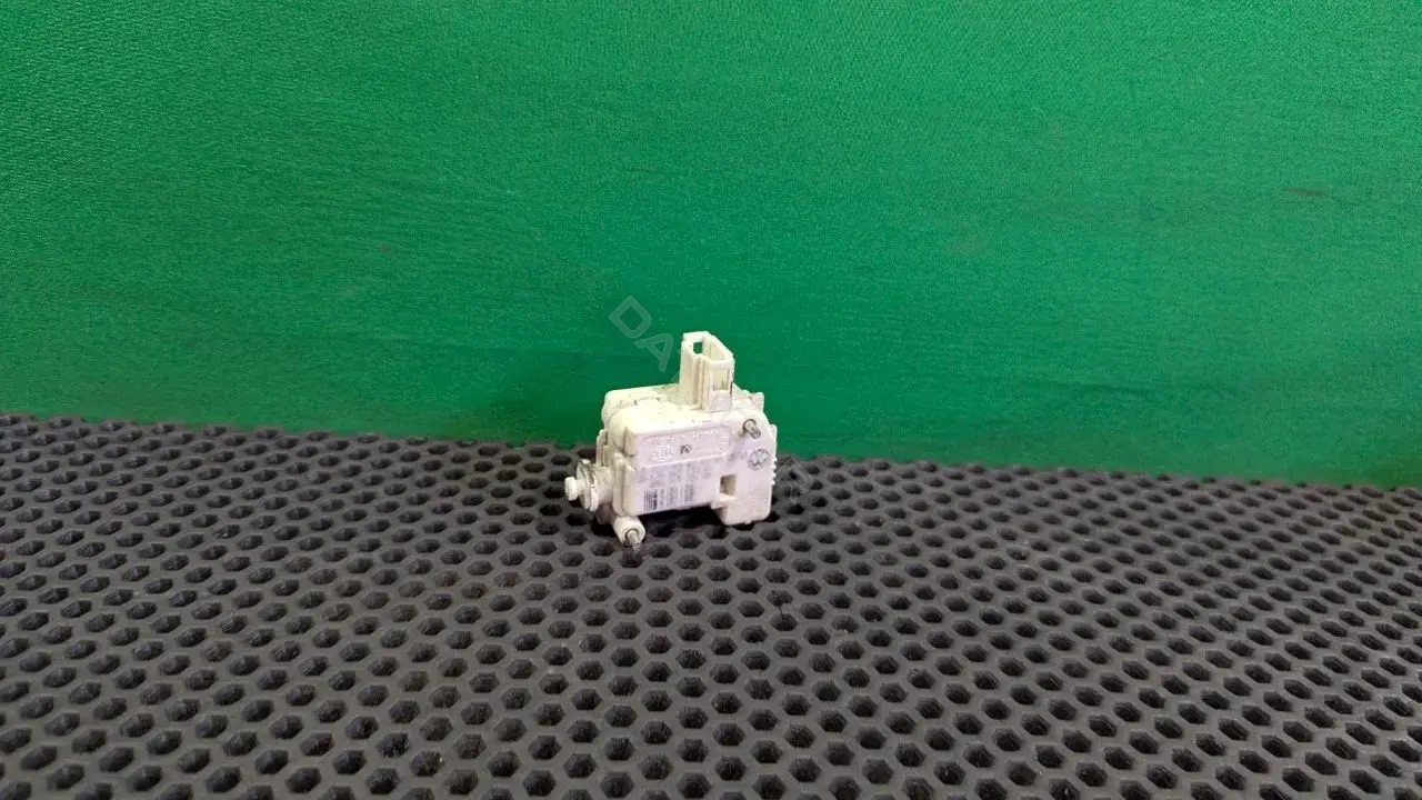 Замок лючка топливного бака 3B0 959 781