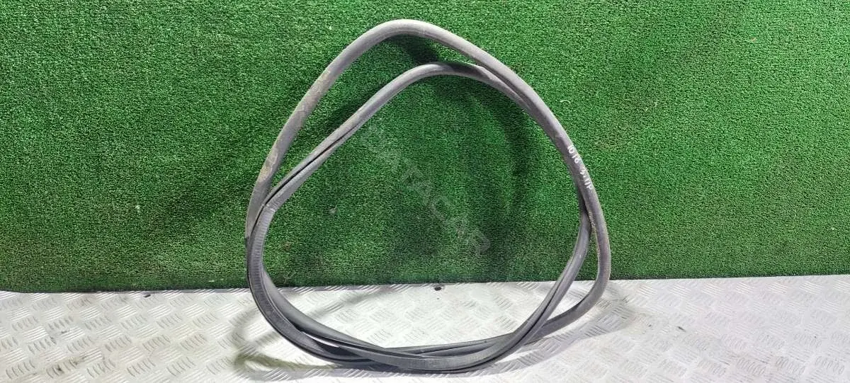 Уплотнитель двери 7L0867367A