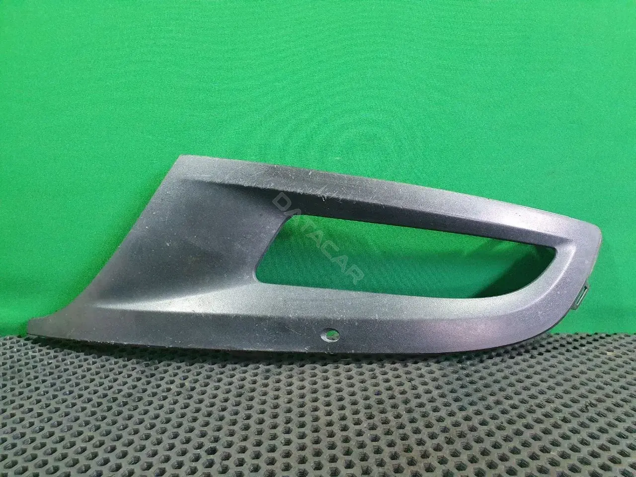 Рамка фары противотуманной 6R0 853 665 D