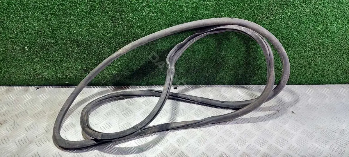 Уплотнитель двери 7L0867365A