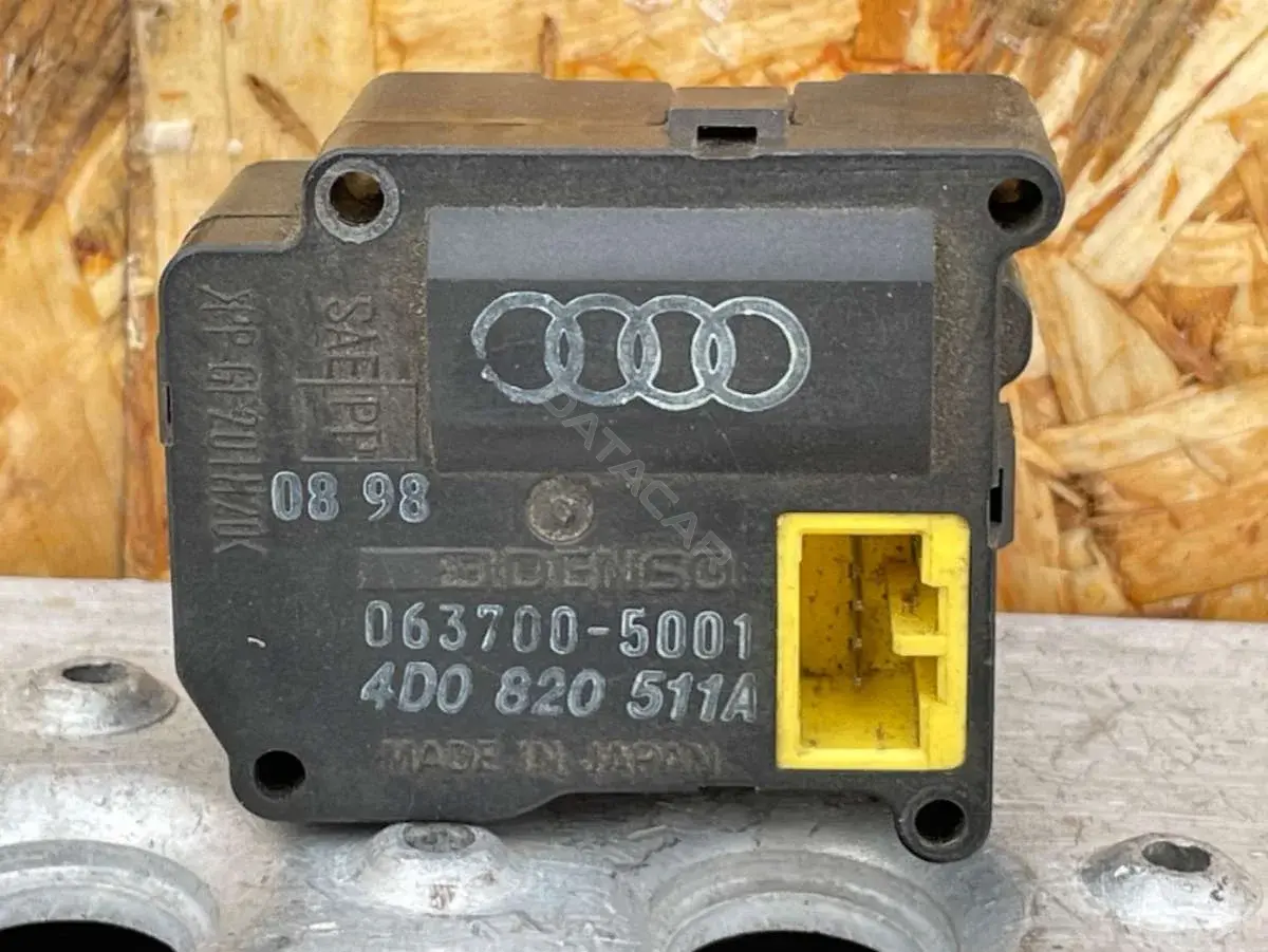 Мотор заслонки печки 4D0 820 511A