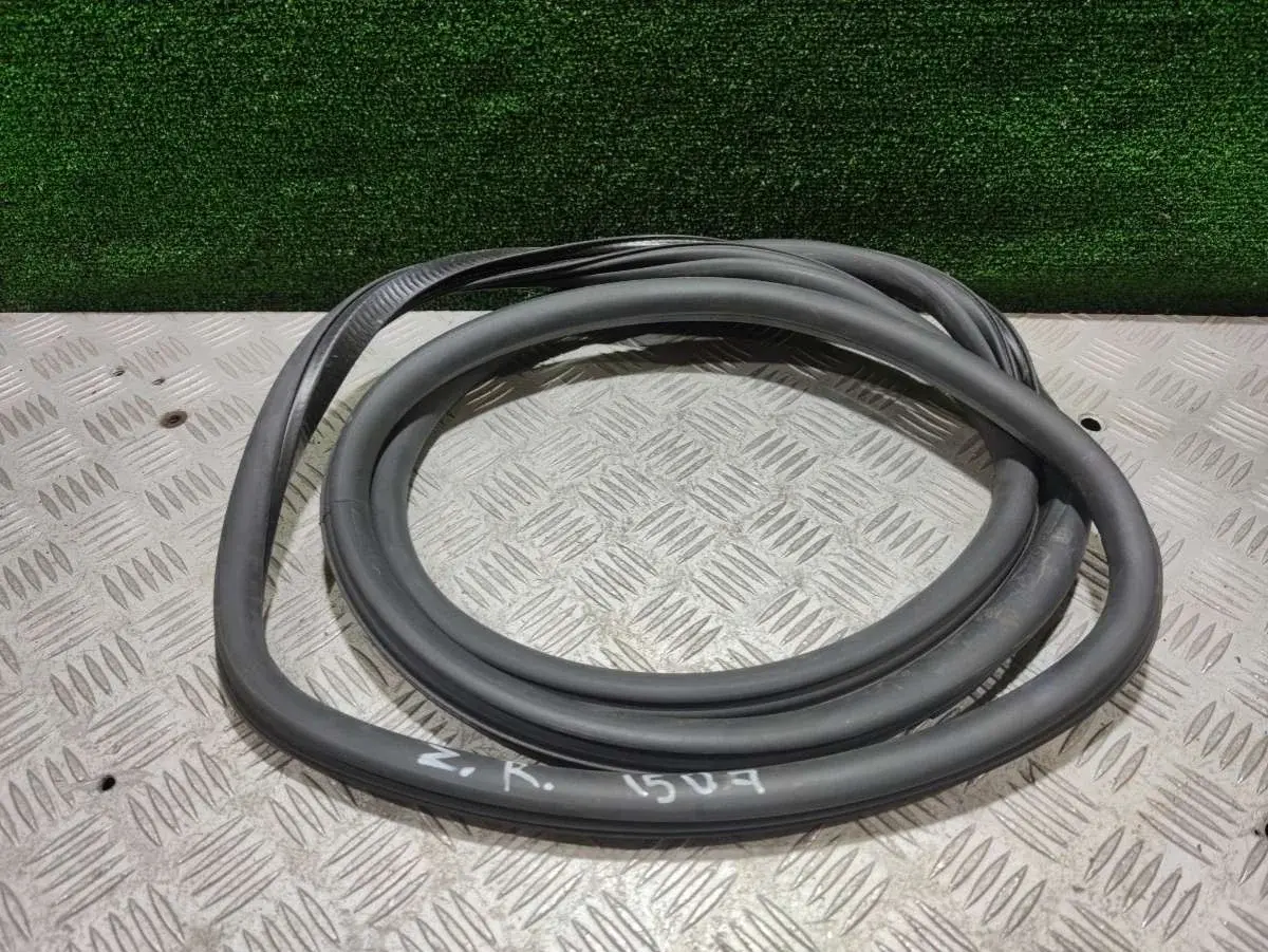 Уплотнитель двери 1Z9 867 367 F