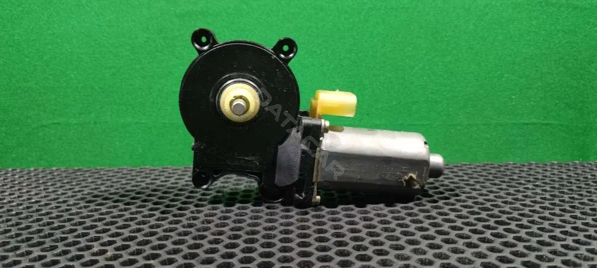 Моторчик стеклоподъемник 0 130 821 776