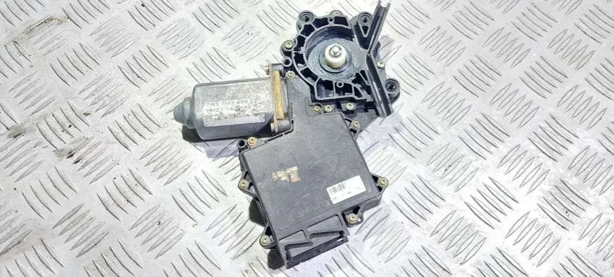 Моторчик стеклоподъемник 7M3959801