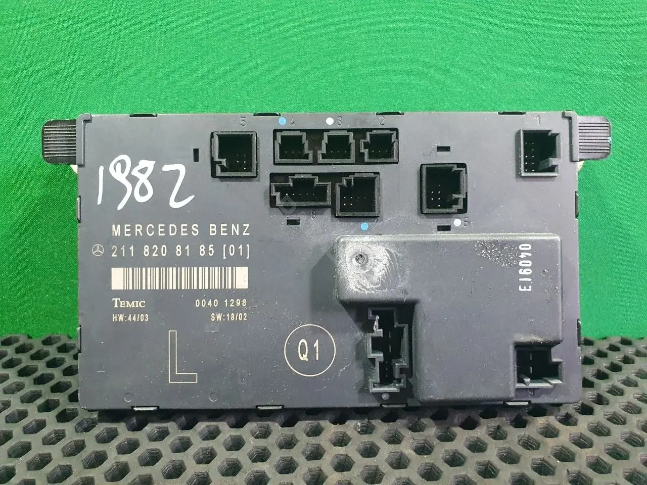 Блок управления двери A 211 820 81 85